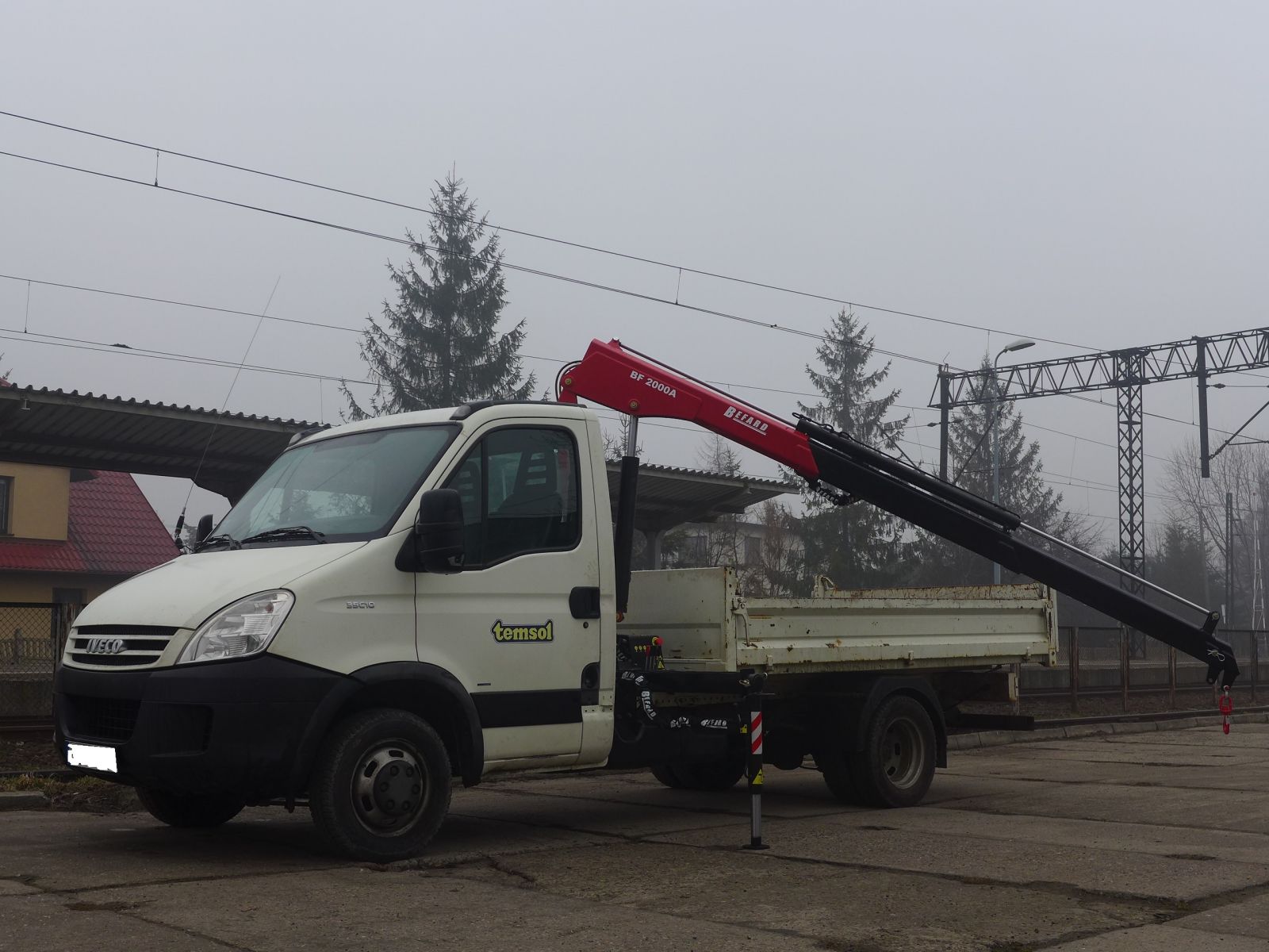 żuraw befard do rozładunku palet na iveco